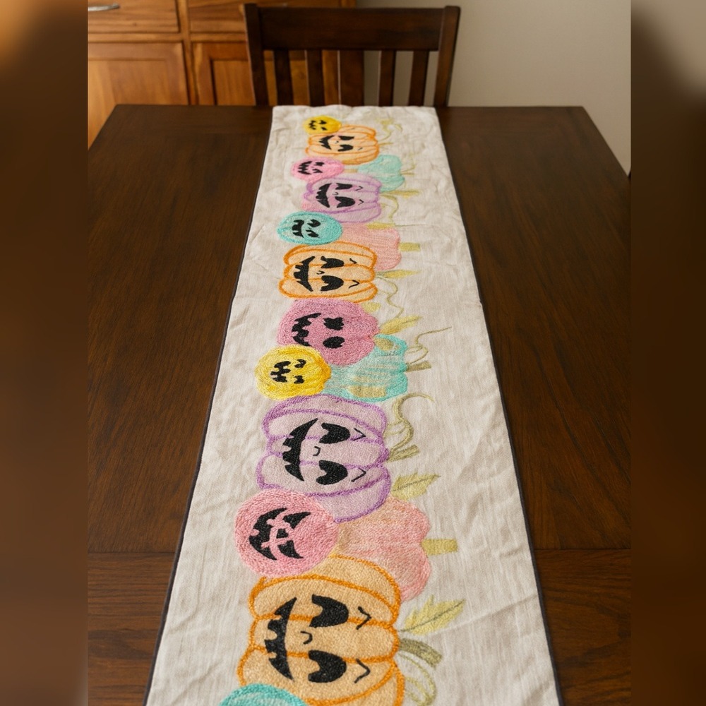 Max Studio Home Textured‎ Halloween Table Runner Colorful Pumpkins Decor NWOT